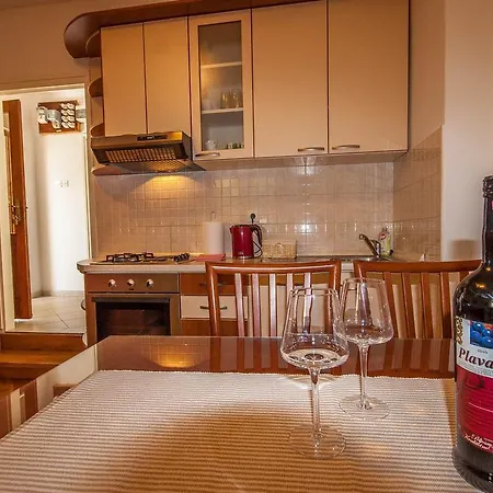 Luka Apartment *